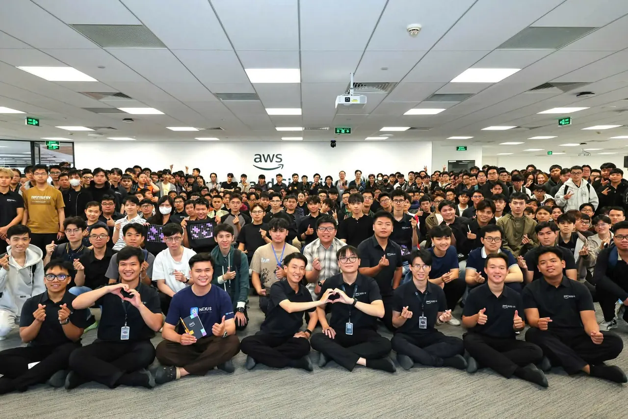 Everyone at AWS Community Day